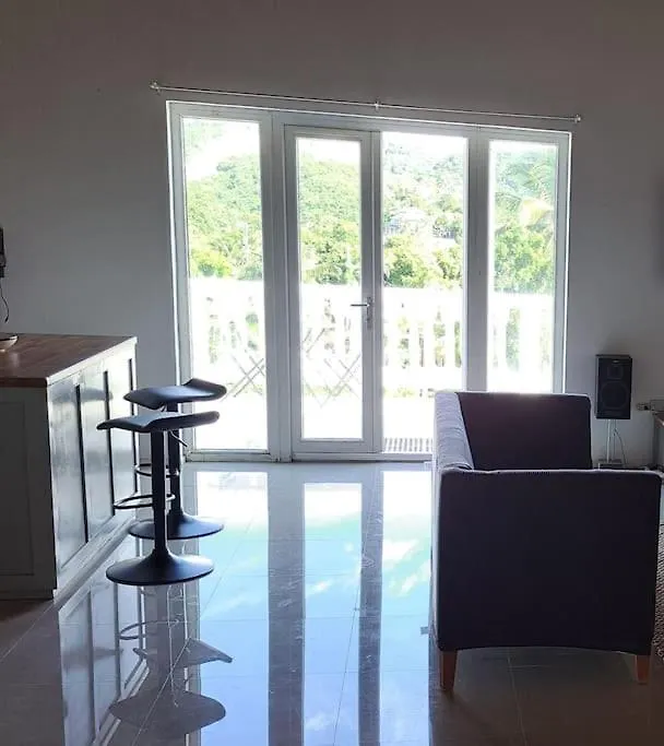 アパート Montego Bay Hillside Retreatアパートメント